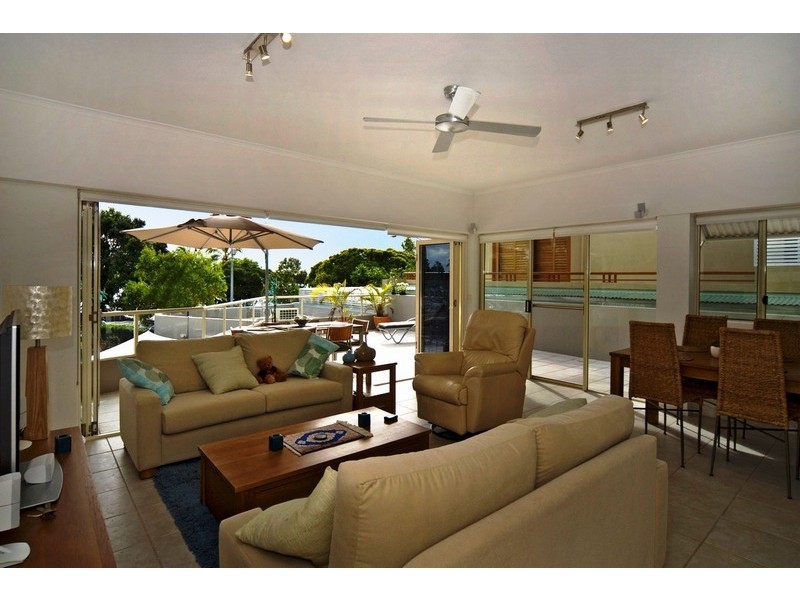 2/235 Gympie Tce, Noosaville QLD 4566