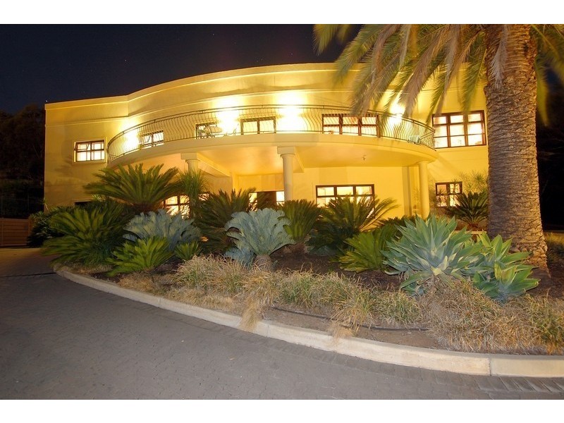 9 Newenham Road, Springfield SA 5062