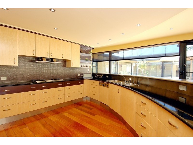 9 Newenham Road, Springfield SA 5062