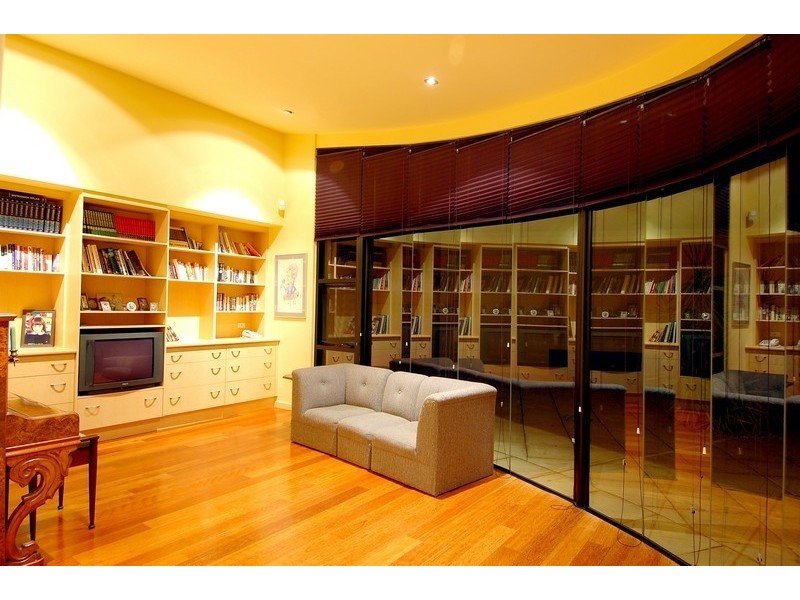 9 Newenham Road, Springfield SA 5062