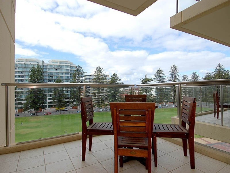 401/16 Holdfast Promenade, Glenelg SA 5045
