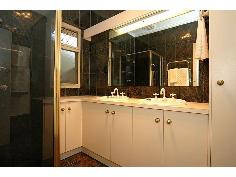 84 Narinna Avenue, Cumberland Park SA 5041