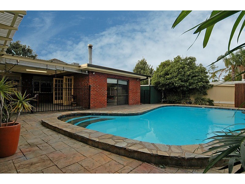 84 Narinna Avenue, Cumberland Park SA 5041