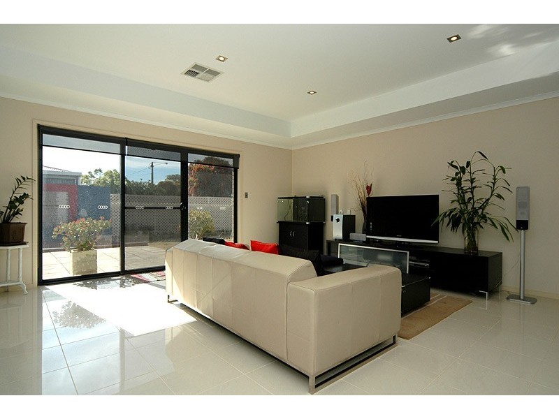 11 Rotorua Avenue, Park Holme SA 5043