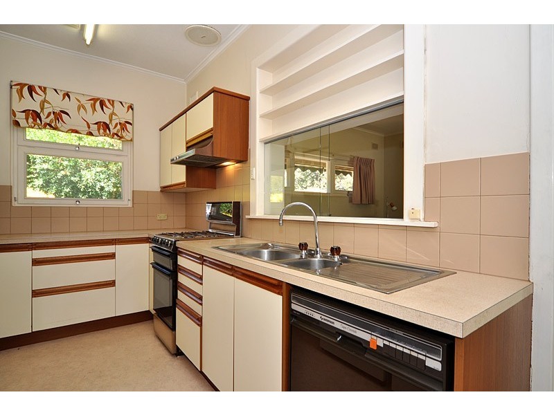 12 Neville Avenue, Clarence Gardens SA 5039