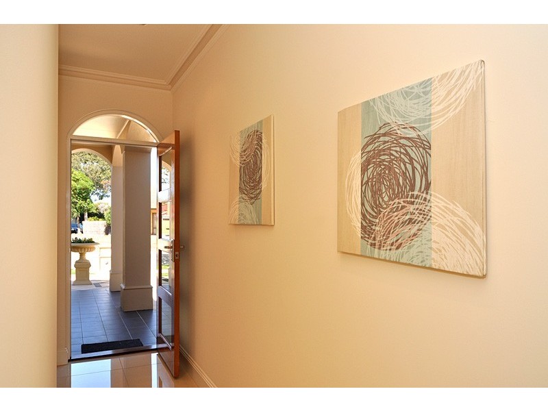 25 Hobart Road, Henley Beach South SA 5022