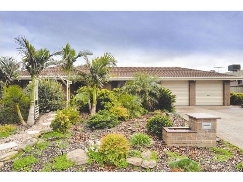 17 Hanley Crt, Happy Valley SA 5159