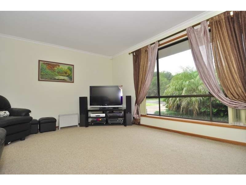 17 Hanley Crt, Happy Valley SA 5159