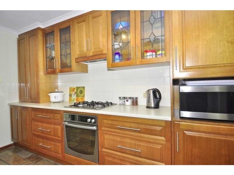 17 Hanley Crt, Happy Valley SA 5159