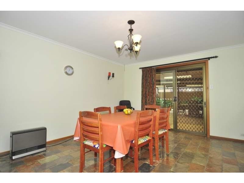 17 Hanley Crt, Happy Valley SA 5159