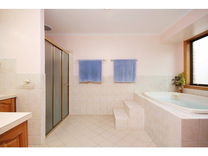 11 Seaview Road, Mount Osmond SA 5064