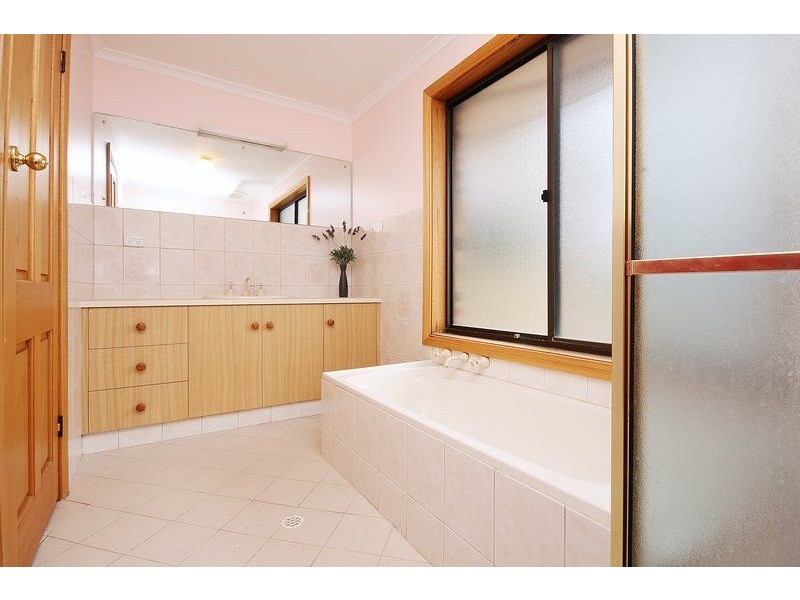 11 Seaview Road, Mount Osmond SA 5064