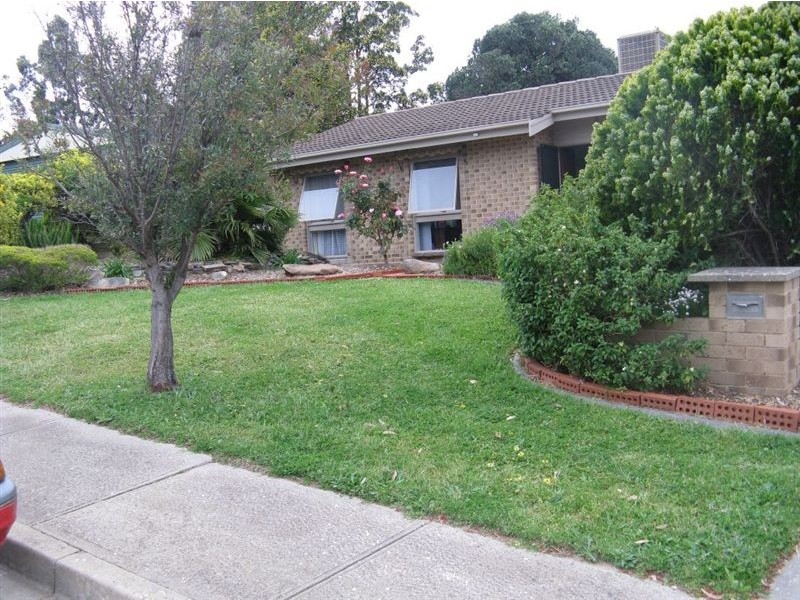 33 Flinders Crescent, Hackham SA 5163