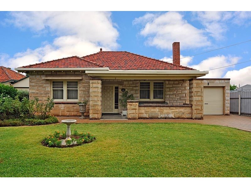 1 Narinna Avenue, Cumberland Park SA 5041