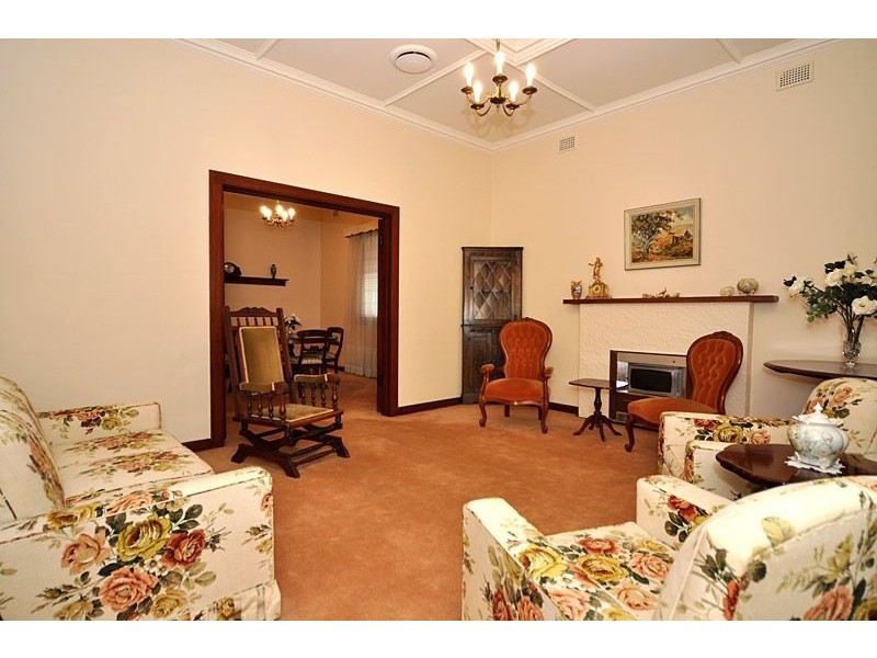 1 Narinna Avenue, Cumberland Park SA 5041