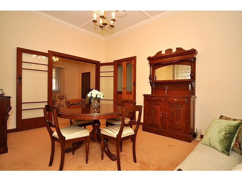 1 Narinna Avenue, Cumberland Park SA 5041