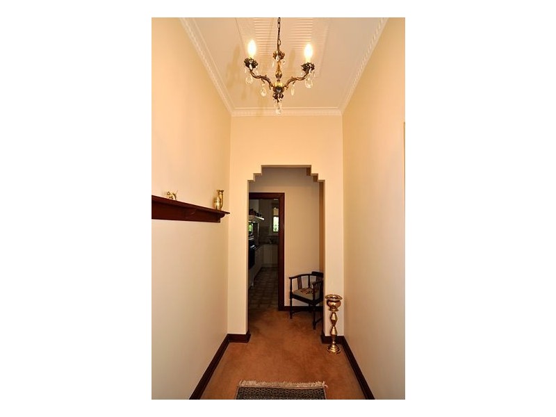 1 Narinna Avenue, Cumberland Park SA 5041