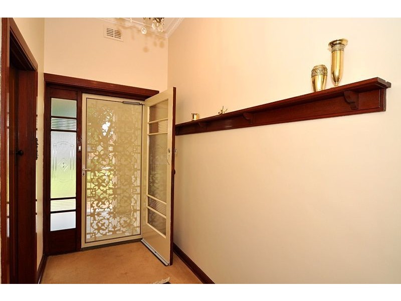 1 Narinna Avenue, Cumberland Park SA 5041