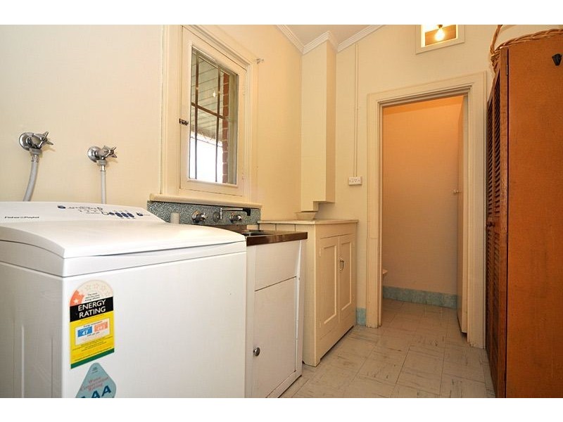 1 Narinna Avenue, Cumberland Park SA 5041