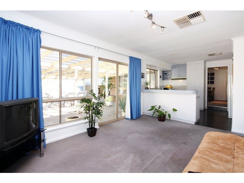 34 Outlook Drive, Aberfoyle Park SA 5159