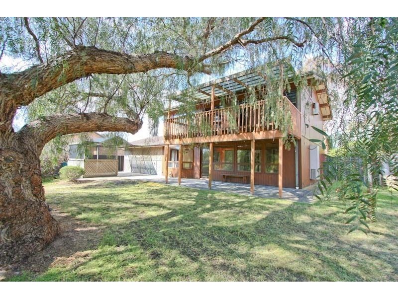 9 Barossa Crescent, Hallett Cove SA 5158