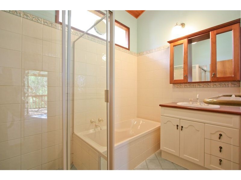 9 Barossa Crescent, Hallett Cove SA 5158