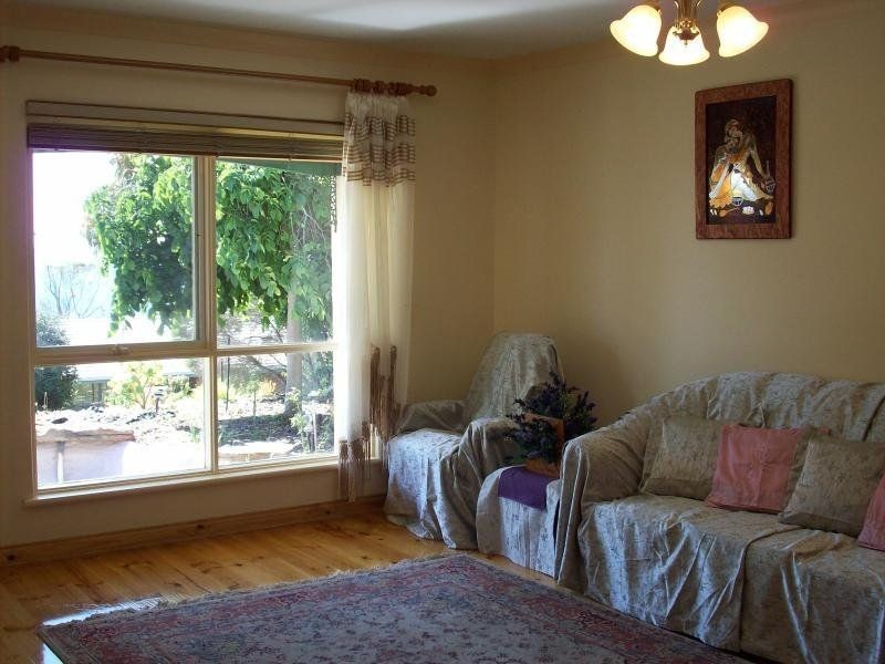 10 Mayflower Crescent, Hallett Cove SA 5158