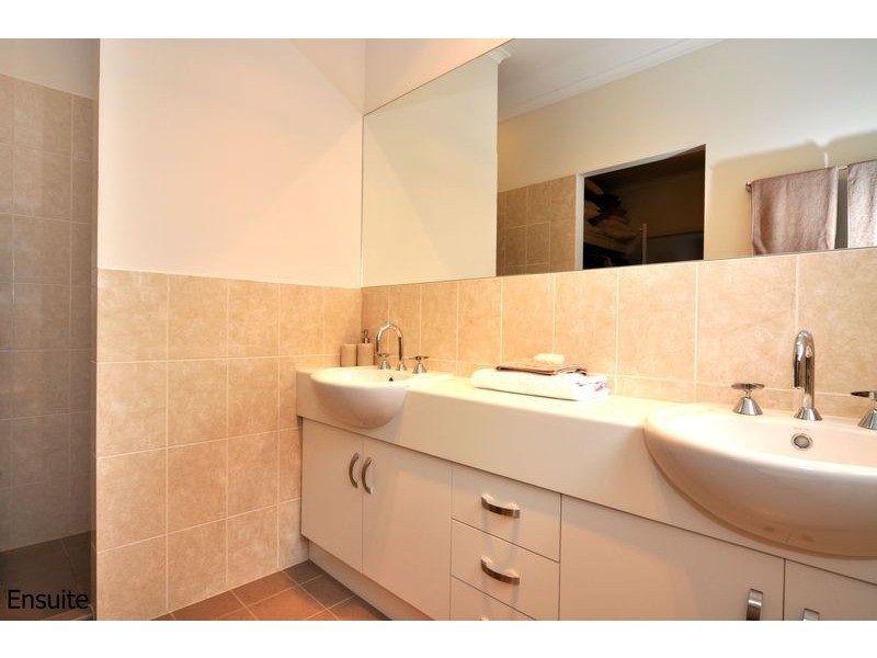 17A Lincoln Avenue, Black Forest SA 5035