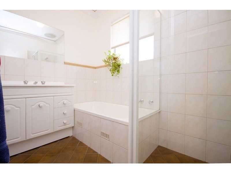 2/20 Hartland Avenue, Black Forest SA 5035