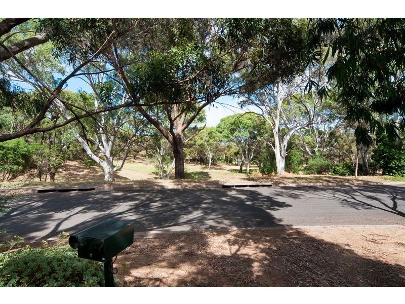 9 Alpine Rd, Happy Valley SA 5159
