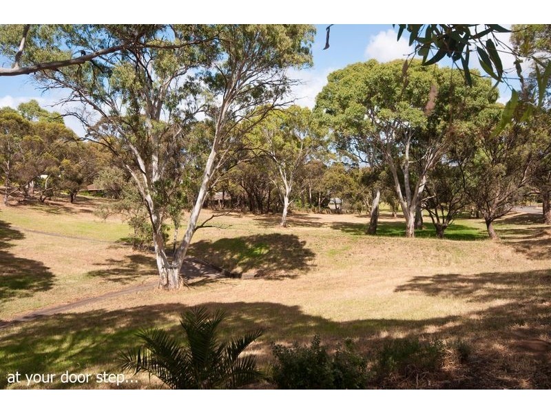 9 Alpine Rd, Happy Valley SA 5159