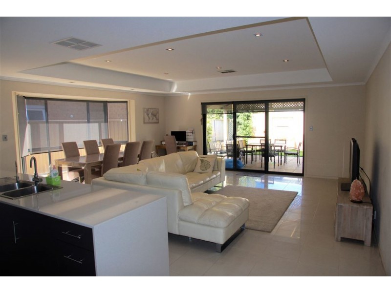 11 Rotorua Avenue, Park Holme SA 5043