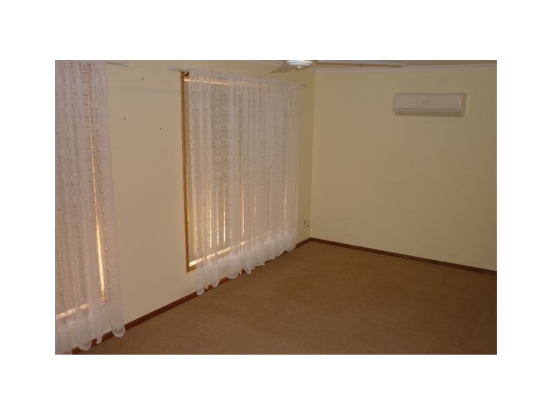 10 Sandison Ave, Park Holme SA 5043