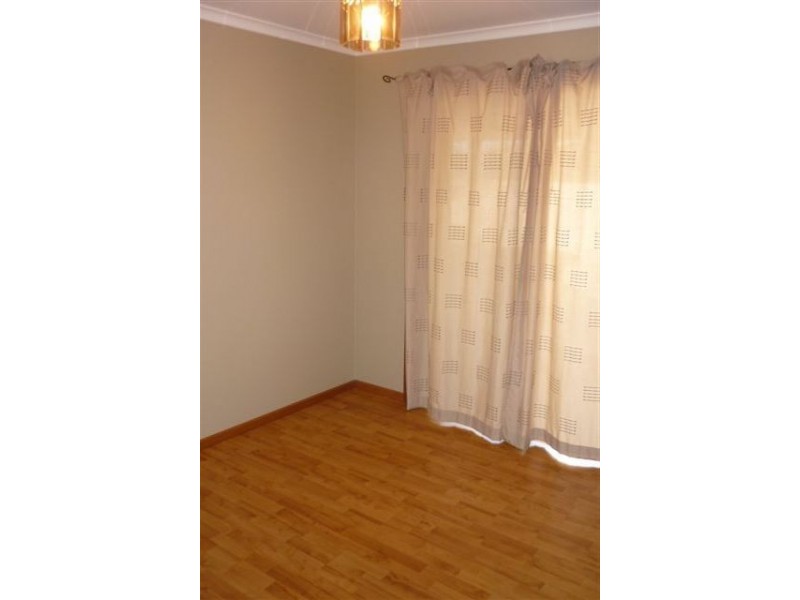 10 Sandison Ave, Park Holme SA 5043