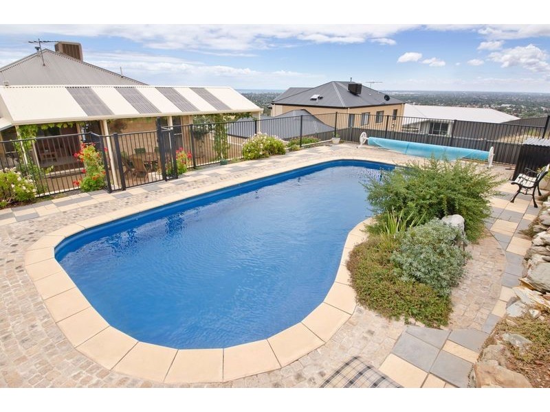 9 Harrier Court, Darlington SA 5047