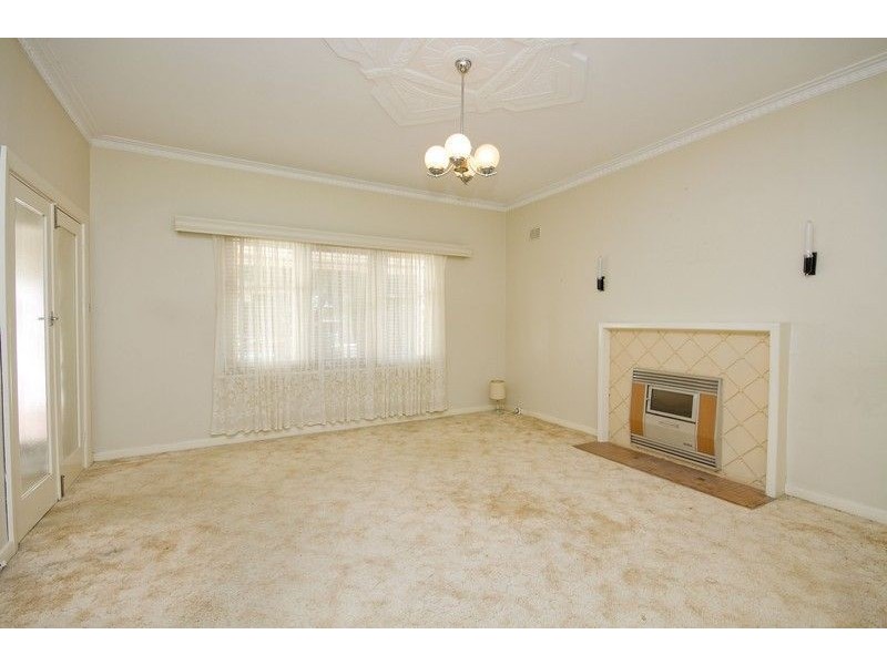 4 Laurence Street, Lower Mitcham SA 5062