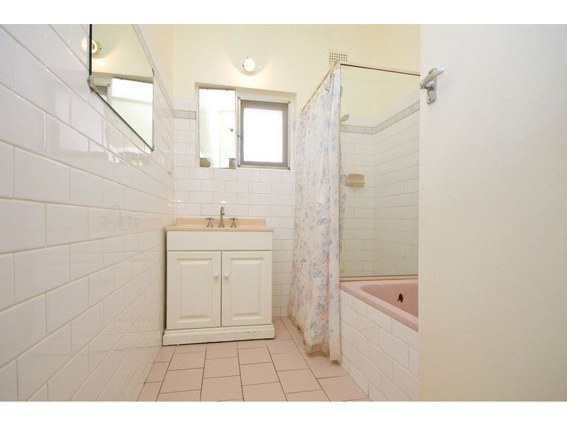 4 Laurence Street, Lower Mitcham SA 5062