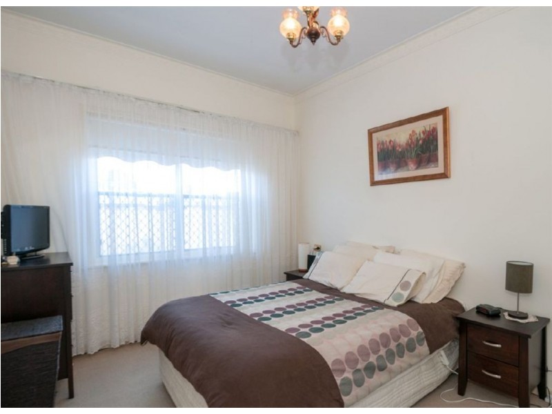 23A Naldera St, Glandore SA 5037