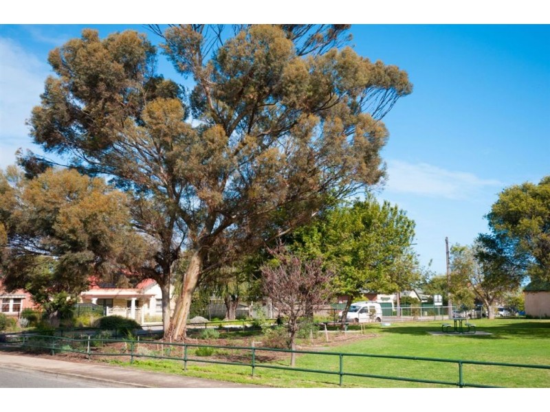 23A Naldera St, Glandore SA 5037