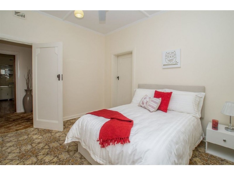 18 Eaton Street, Cumberland Park SA 5041