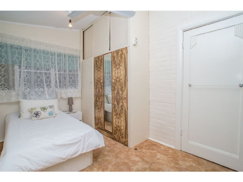 18 Eaton Street, Cumberland Park SA 5041