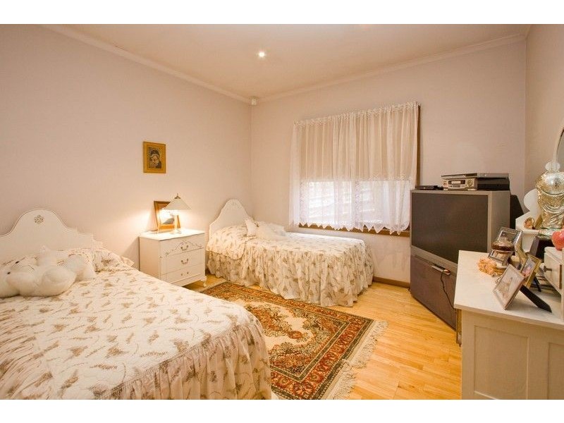 13a Tenth Avenue, St Peters SA 5069