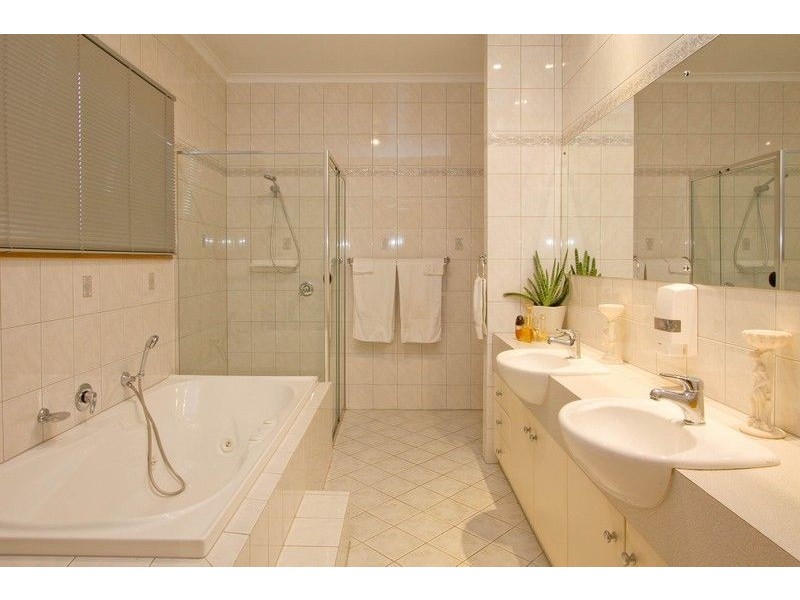 13a Tenth Avenue, St Peters SA 5069