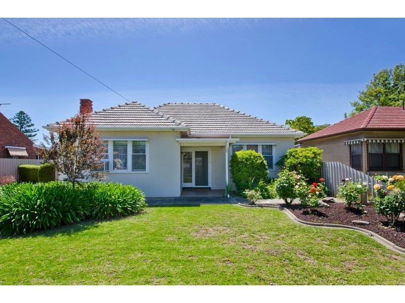 17 Seventh Avenue, Ascot Park SA 5043