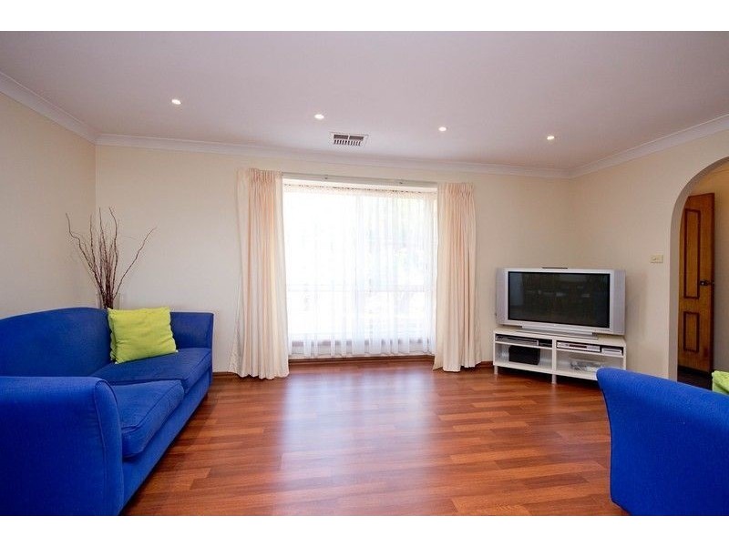 8 New England Drive, Woodcroft SA 5162