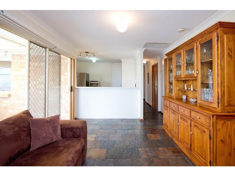 8 New England Drive, Woodcroft SA 5162