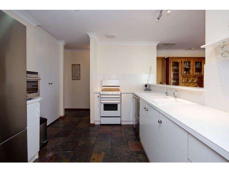 8 New England Drive, Woodcroft SA 5162