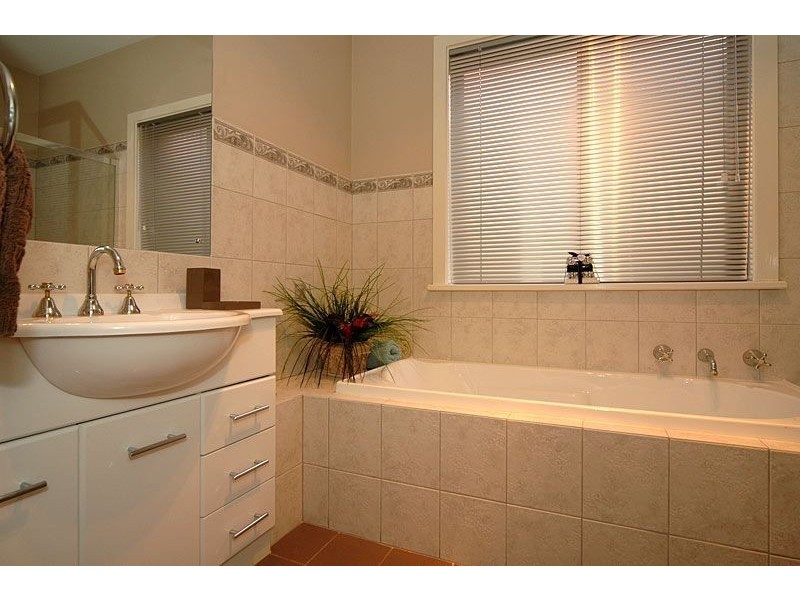 20 Shoalhaven Circuit, Mawson Lakes SA 5095