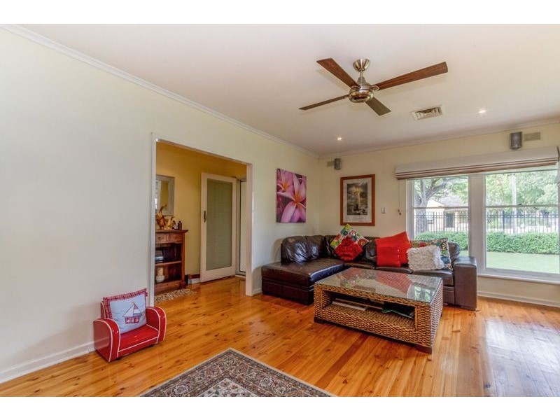 10 Cheviot Avenue, Lower Mitcham SA 5062