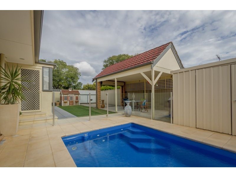 10 Cheviot Avenue, Lower Mitcham SA 5062